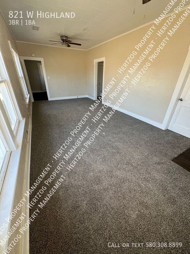 Photo - 821 W Highland-