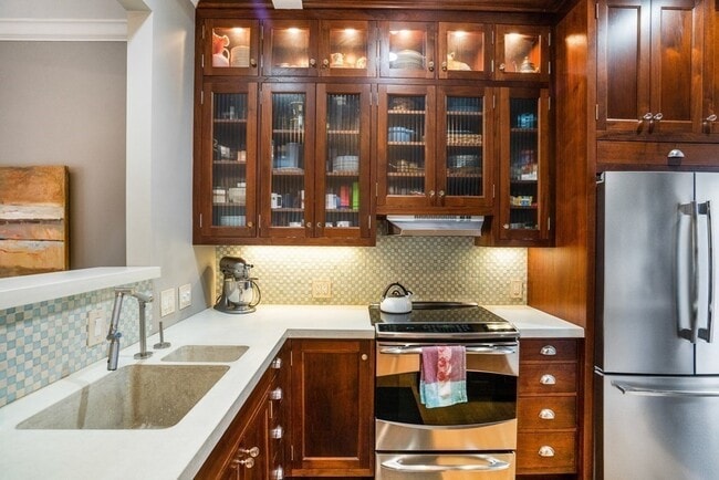 Photo - 381 Huron Ave