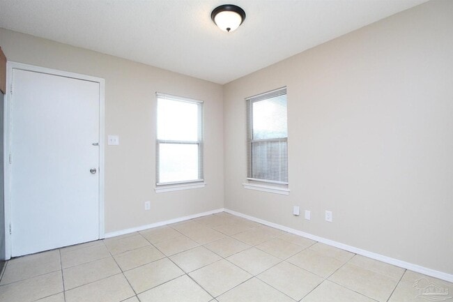 Photo - 401 Cornwall Cir