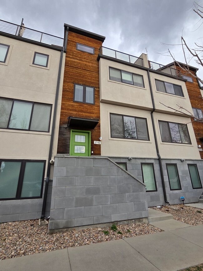 Building Photo - STUNNING 4-LEVEL TOWNHOME IN HIGHLANDS WITH SAUNA, 2-CAR GARAGE + AMAZING ROOFTOP DECK!