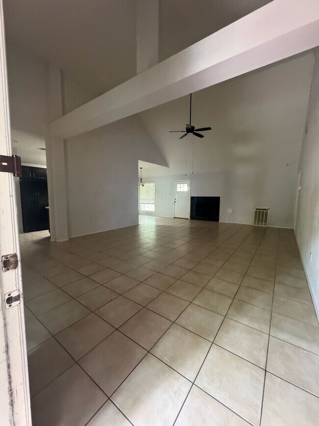 6918 Puerta Vista Ln