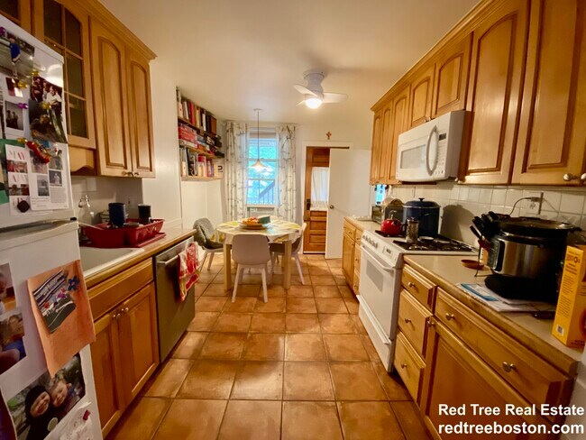 Photo - 17 Perry St Unit 2.5Bed 1-bathU2 Brookline