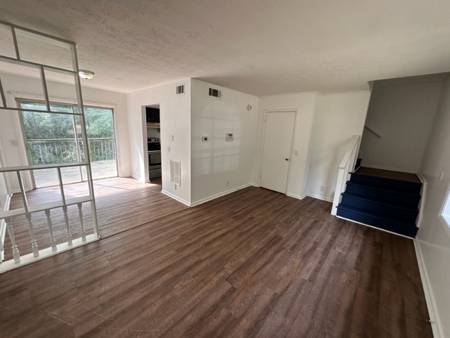 Building Photo - 1071-1073 Laurel Ln NW Rental