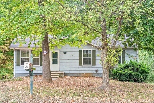 Building Photo - 3 Bedroom Home on Wooded Lot For Rent!