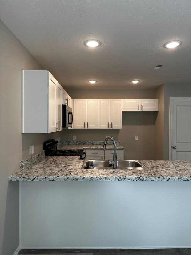 Photo - Fenced 3 bedroom home-Westbury Gardens!