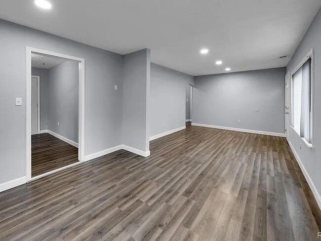 Photo - 20450 Midway Ave