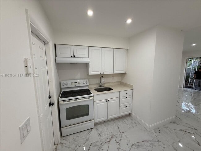 Building Photo - 505 N 24th Ave Unit 2