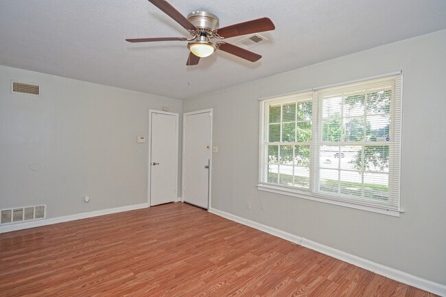 Photo - 1138 Perry Hill Rd