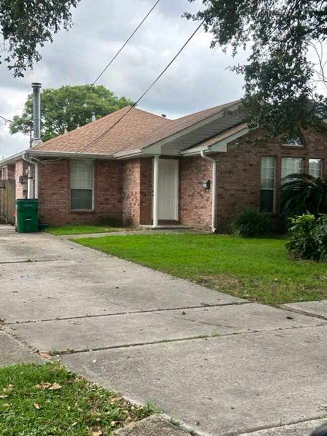 Building Photo - 3 Bedroom Metairie Home for Rent