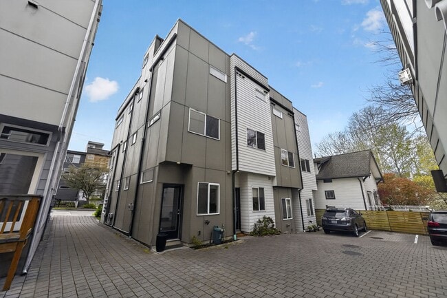 Photo - 2622 SW Nevada St