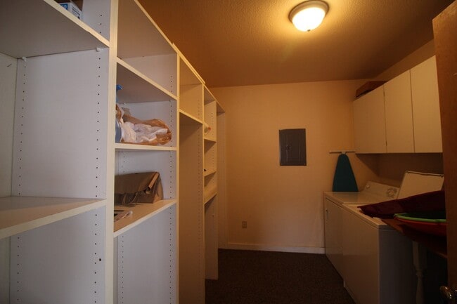 Photo - Spacious one bedroom, one bath apartment i...