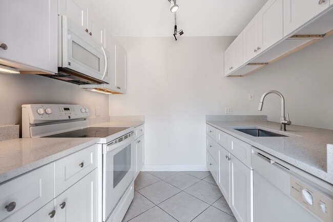 Photo - 185 Charter Way