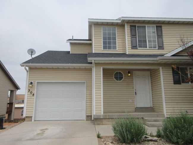 3 Bed 2 Bath Tri-Level Twin home - 3 Bed 2 Bath Tri-Level Twin home