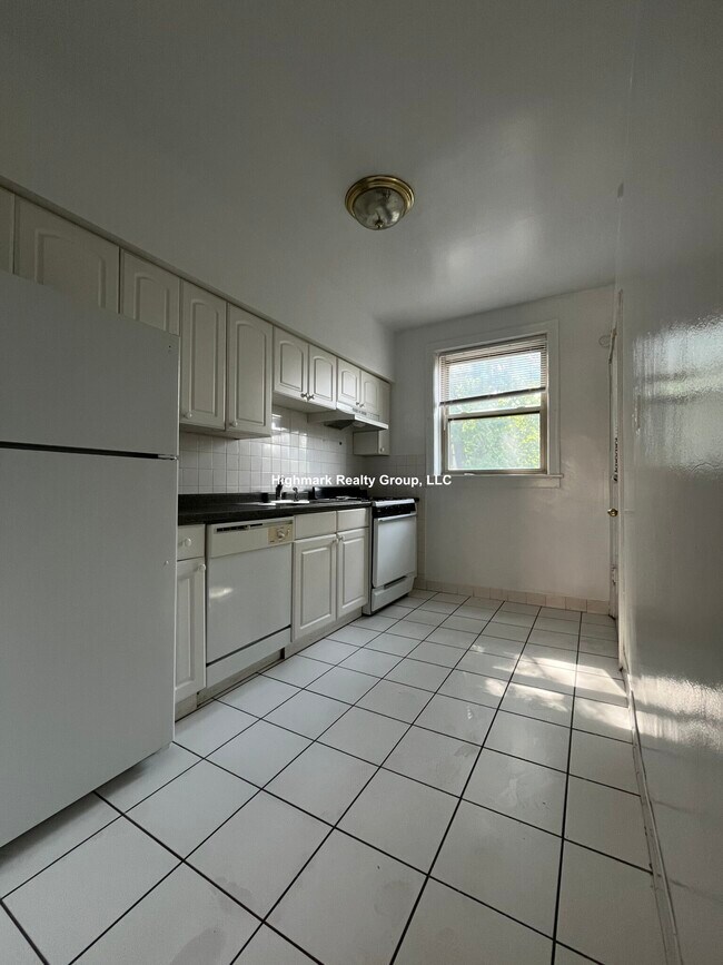 Building Photo - 912 Reba Pl Unit 2N