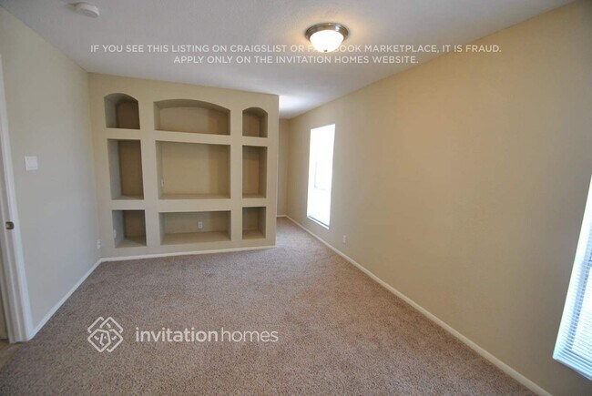 Photo - 429 E 10th Dr