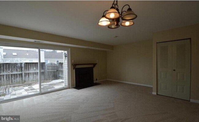 Photo - 22 Essex Square