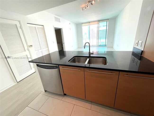 Photo - 950 Brickell Bay Dr Unit 3902