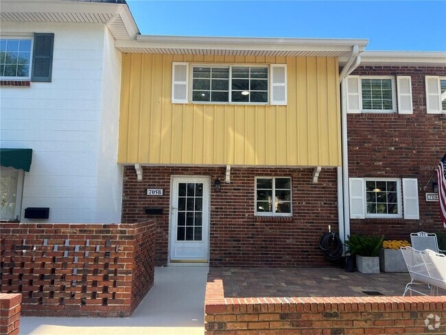 Building Photo - 705 W Venice Ave Rental