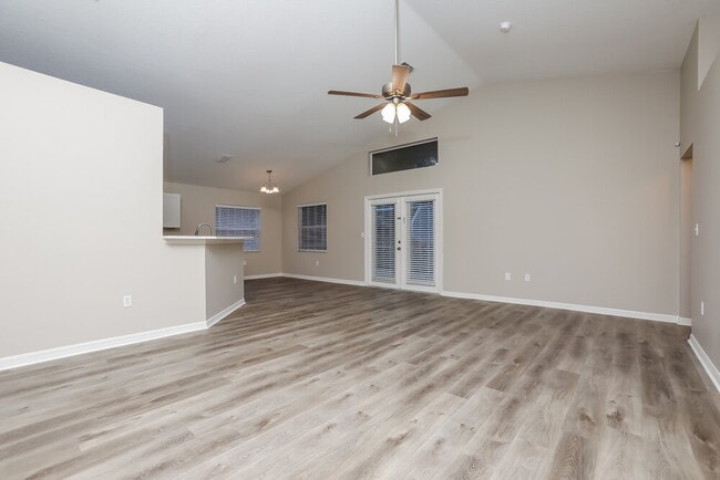 Photo - 827 High Pointe Cir