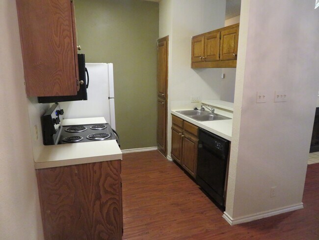 Photo - IMMEDIATE MOVE IN - 2 bed 2 bath Unit 201