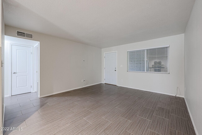 Photo - 6819 N 12th St Unidad 25