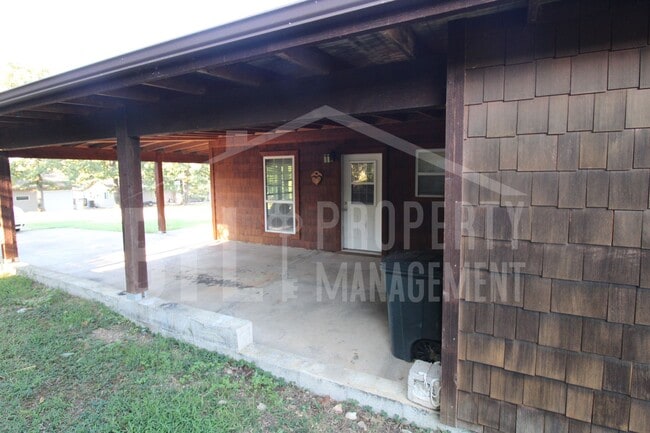 Photo - 231 Othello Ln