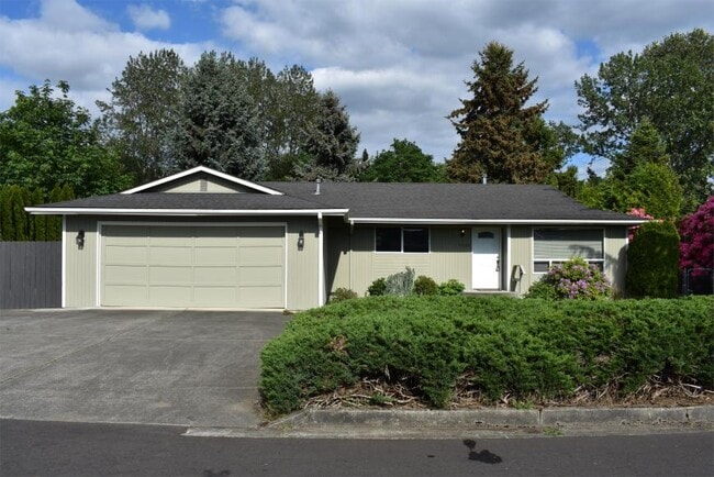 Building Photo - 3 bedroom in Bellevue WA 98006 Rental