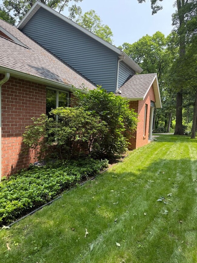 Photo - 1531 E Strohm Dr