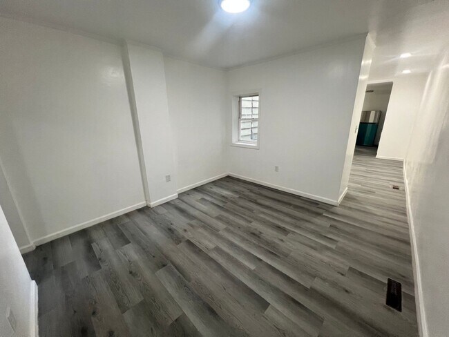 Photo - 22 1/2 Seward Ave Unidad 1st Floor