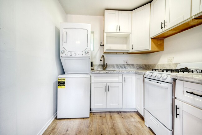 Photo - 2707 Robertson St Unit Granny Flat/Studio