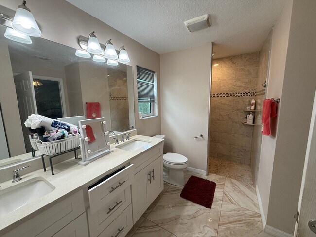 Photo - 1355 25th Ave E