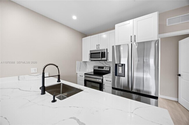 Photo - 630 NE 166th St Unit 3