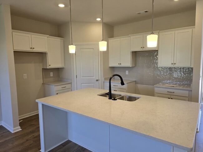 Photo - 5143 Park Cir