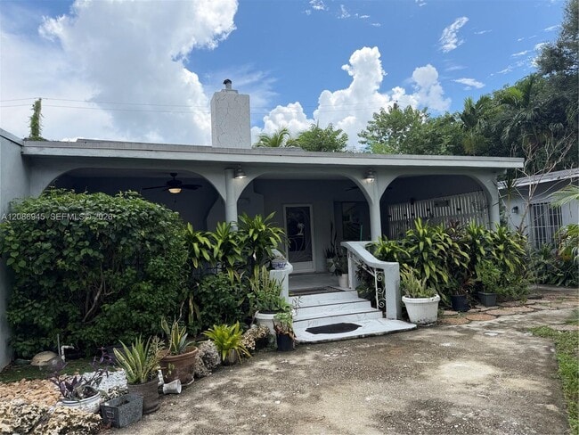 7017 NW 5th Ct