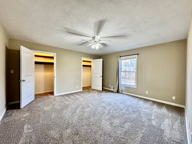 Photo - 302 Bluebird Ct