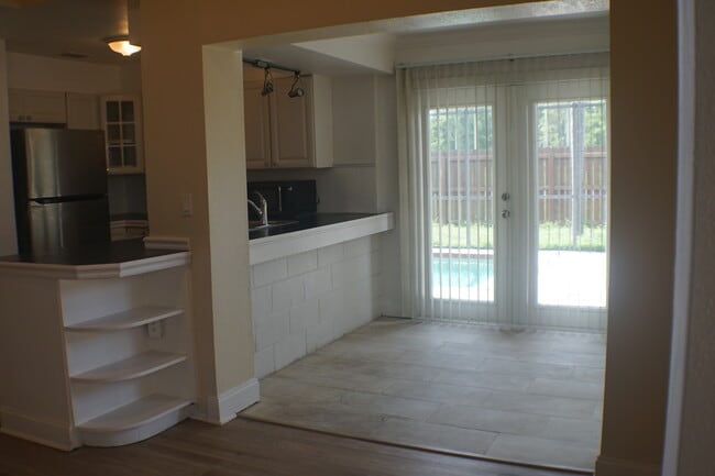 Building Photo - 6158 Sandcrest Cir Rental