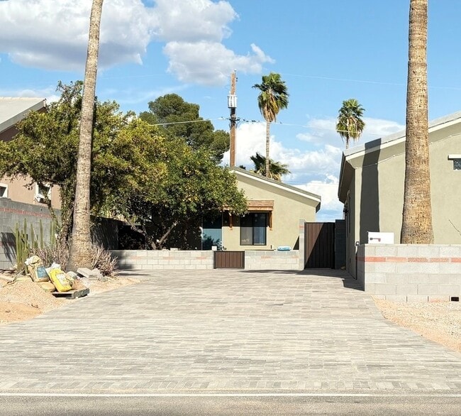 Building Photo - 537 S 96th St