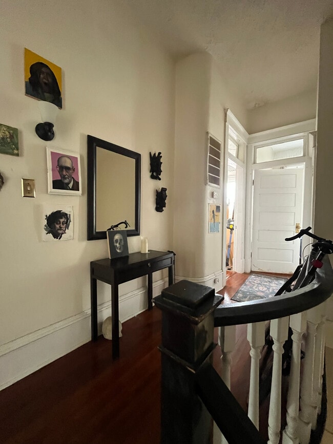 Photo - 2220 Barnard St Unidad B