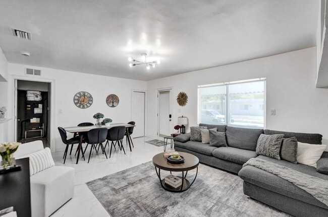 Photo - 2001 Washington St