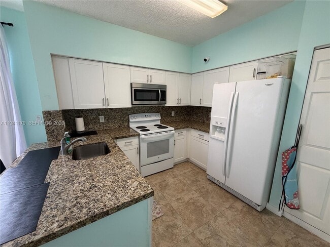 Photo - 810 NE 212th Terrace