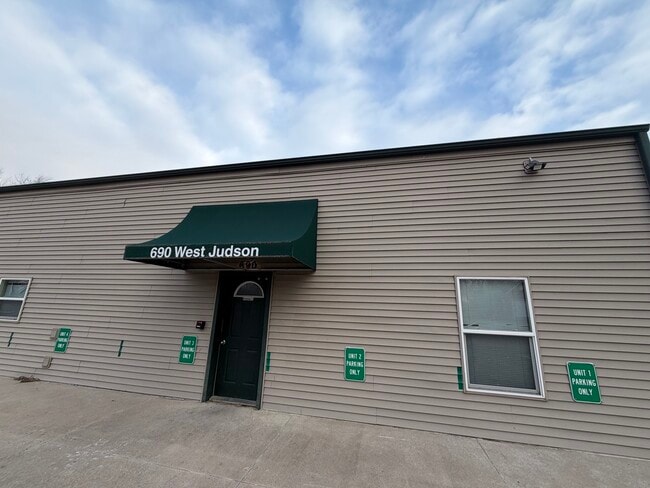 Building Photo - 690 W Judson St Unit 3