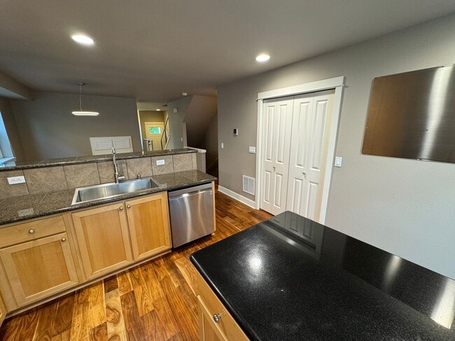 Photo - Amazing 2Bed/2.5 Bath Townhome in West Seattle!