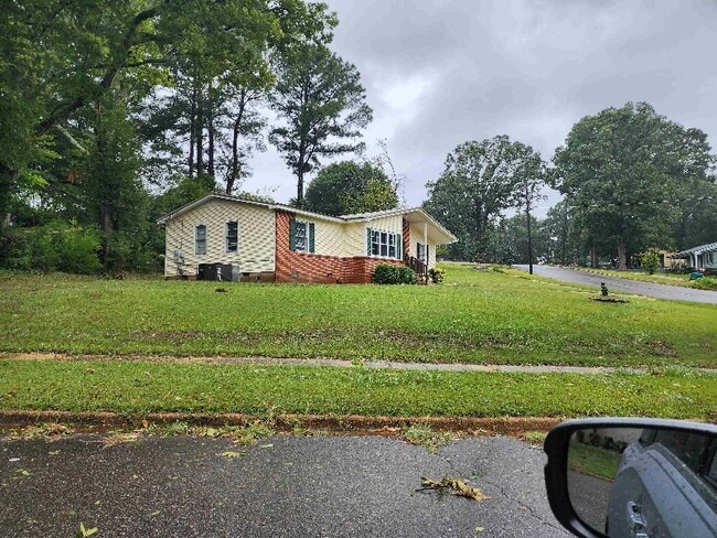 Photo - 5537 17th St E