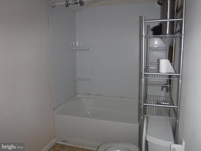 Photo - 153 S Main St