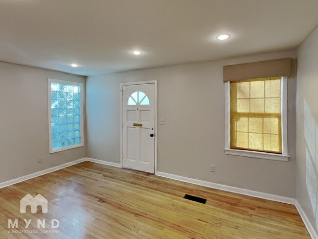 Photo - 3120 Skyland Dr NE