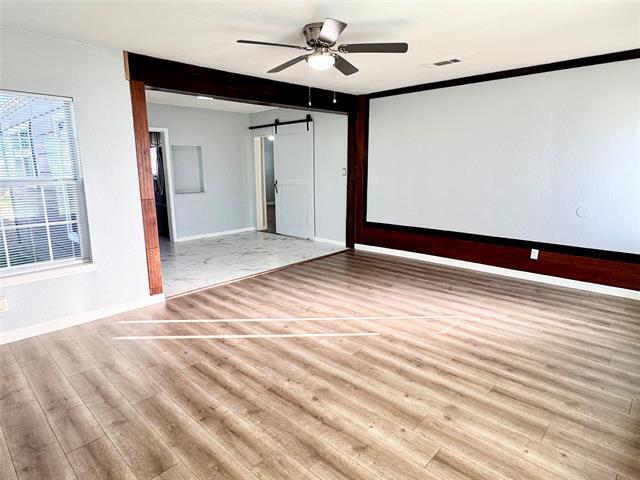 Photo - 202 N Riverside Dr