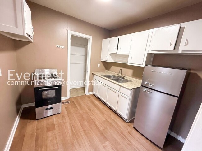 Photo - 1412 Woodward Rd