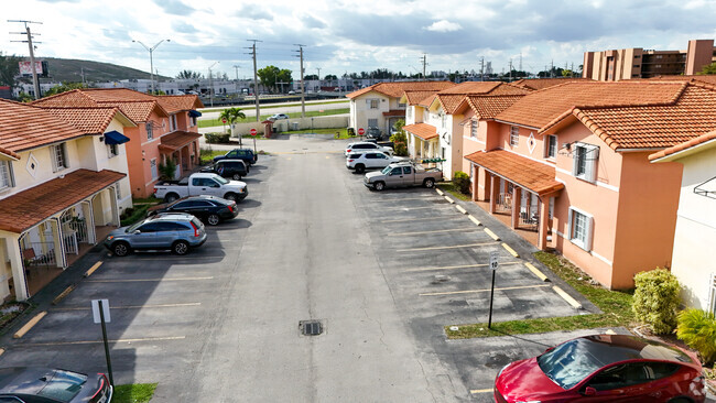 Building Photo - 10101 W Okeechobee Rd Unit 14102 Rental