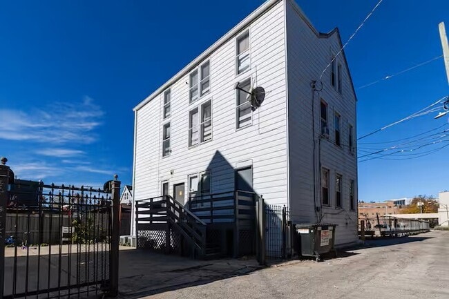 Building Photo - 3614 W George St