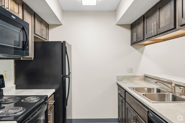 2BR, 1.5BA - 897SF - Kitchen - Gate Park Apartments